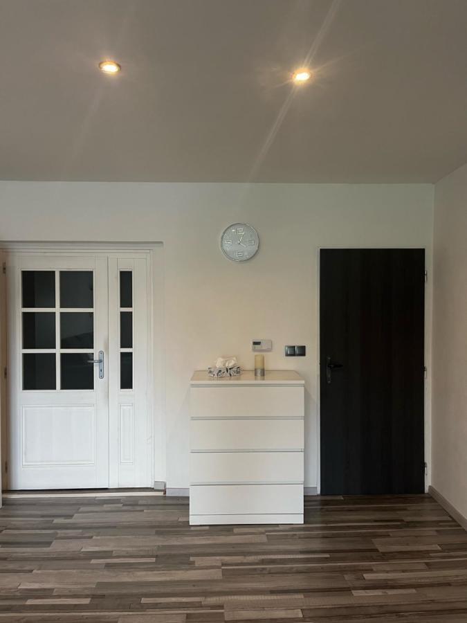 Apartman V Rodinnem Dome Jaroměř Exterior foto