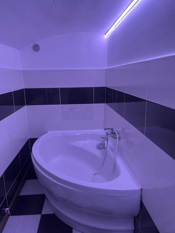 Apartman V Rodinnem Dome Jaroměř Exterior foto