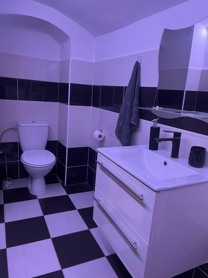 Apartman V Rodinnem Dome Jaroměř Exterior foto